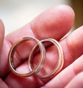 …und jetzt mit zwei Ringen an der Hand?